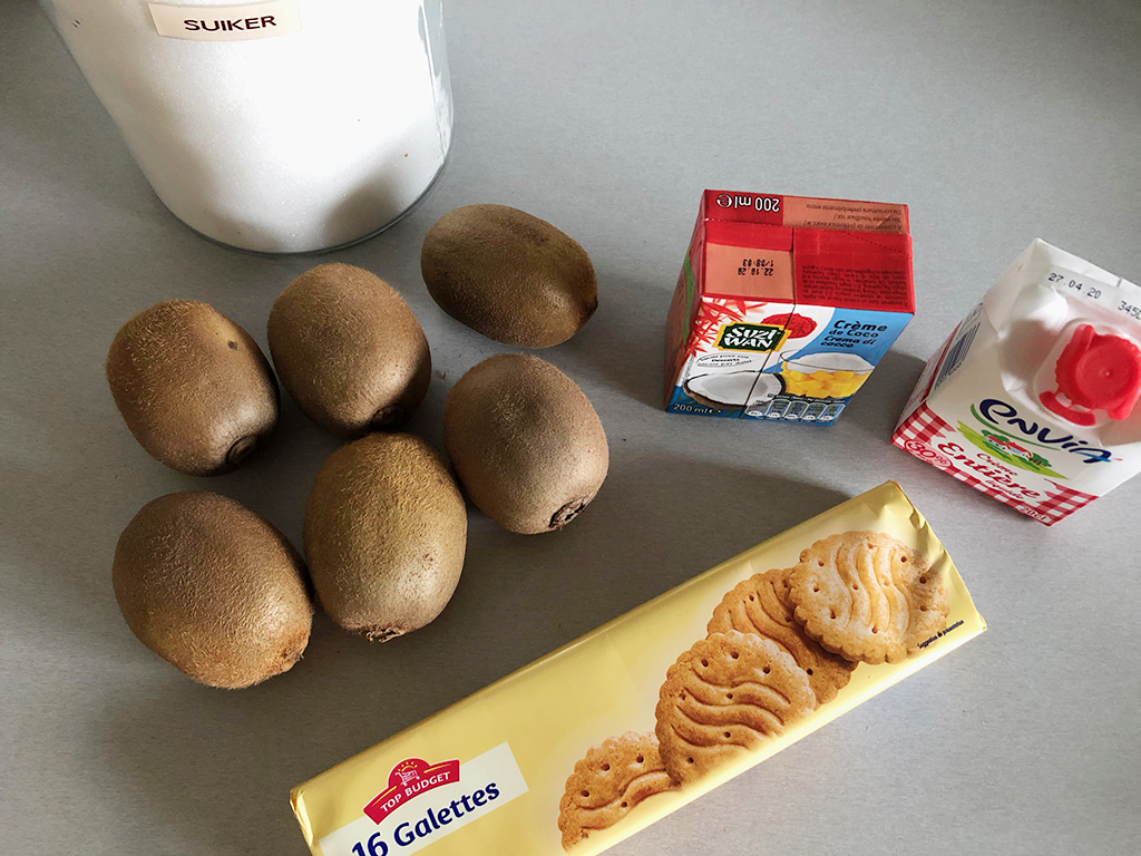 Creamy kiwi dessert ingredients