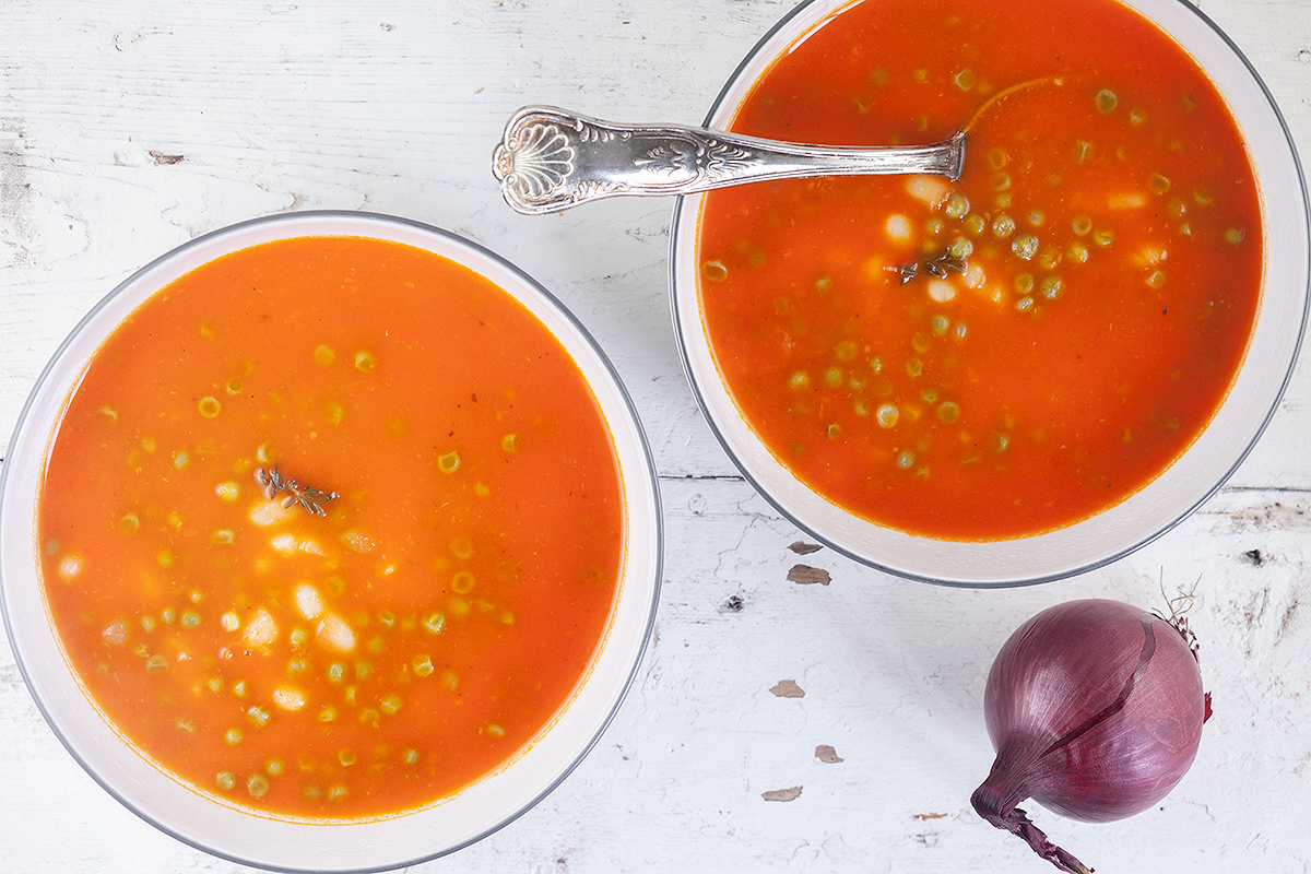 Roasted red pepper and bean soup