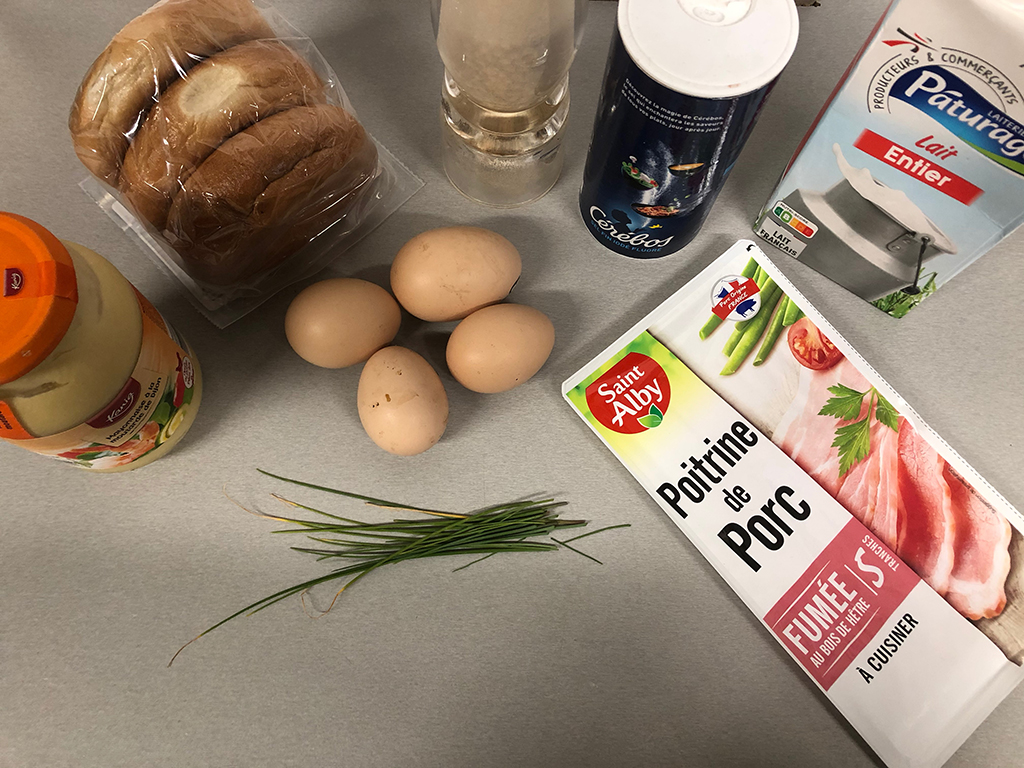 Bacon and egg bagel ingredients