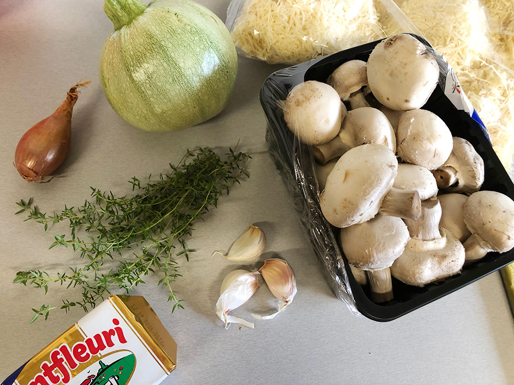 Garlic mushrooms stuffed zucchini ingredients